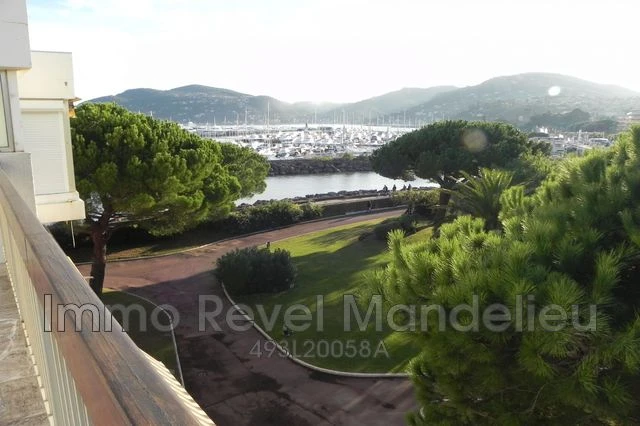 Appartement Mandelieu-la-Napoule Bord de mer,  Location saisonnière appartement  2 pièces   57&nbsp;m&sup2;